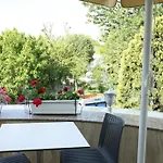 Ascot Bueyuekada Hotel