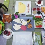 Ascot Bueyuekada Adalar