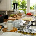 Ascot Bueyuekada Hotel