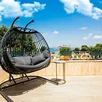 Ascot Bueyuekada Hotel