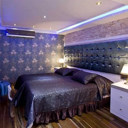 Ascot Bueyuekada Adalar