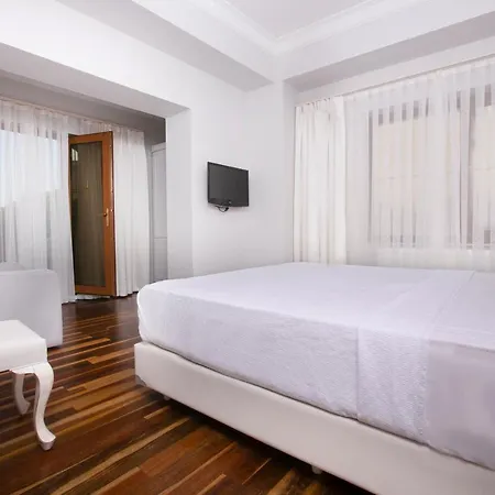 Hotel Ascot Bueyuekada 4*