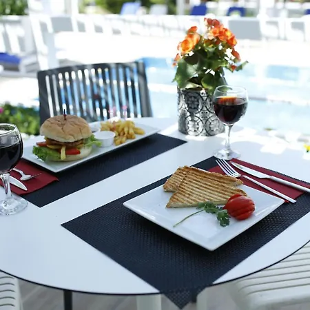 Ascot Bueyuekada Hotel