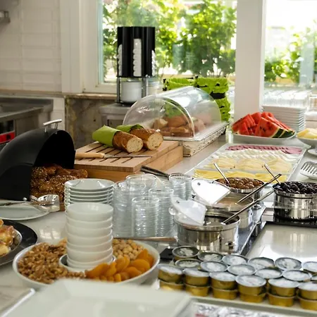 Ascot Bueyuekada Hotel