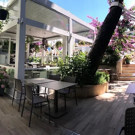 Ascot Bueyuekada Hotel