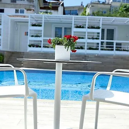 Hotel Ascot Bueyuekada 4*