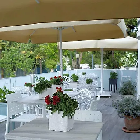 Ascot Bueyuekada Hotel 4*