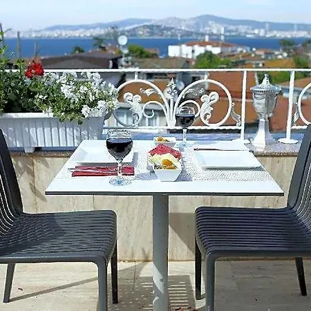 Ascot Bueyuekada Hotell 4*