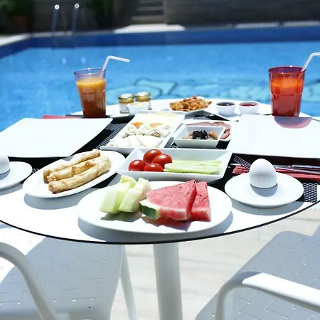 Ascot Bueyuekada Hotel 4*