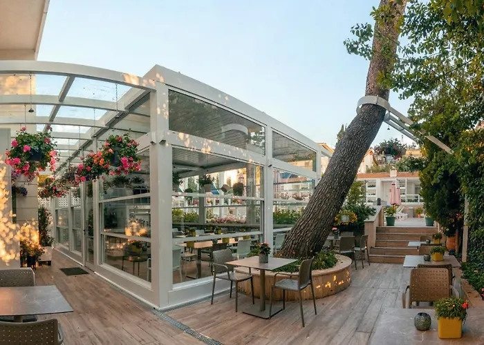 Ascot Bueyuekada Szálloda 4*