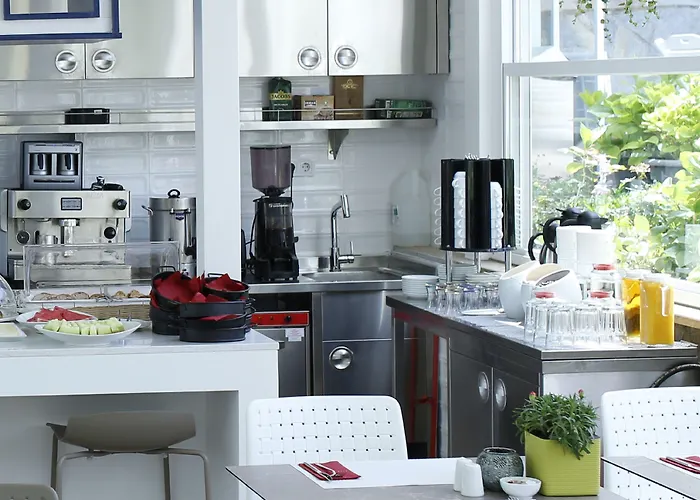 Ascot Bueyuekada Adalar